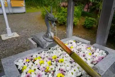 白根三吉神社の手水舎