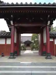 眞隆寺の山門