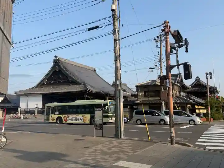 興正寺の{uncategorized: "未分類", other: "その他", undefined: "問題あり", building: "その他建物", grave: "お墓", sacred_gate: "鳥居", guardian: "狛犬", statue: "像", buddha: "仏像", history: "歴史", nature: "自然", garden: "庭園", animal: "動物", pagoda: "塔", temizu: "手水舎", mountain_gate: "山門・神門", sanctuary: "本殿・本堂", subordinate: "末社・摂社", art: "芸術", scenery: "景色", jizo: "地蔵", ema: "絵馬", goshuin: "御朱印", omikuji: "おみくじ", items: "授与品その他", amulet: "お守り", goshuincho: "御朱印帳", eats: "食事", festival: "お祭り", votive_dance: "神楽", shichigosan: "七五三参", wedding: "結婚式", experience: "体験その他", initially: "初詣", around: "周辺", anti_infection: "感染症対策"}
