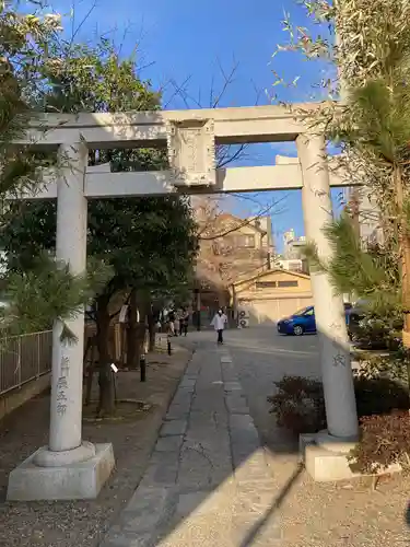 被官稲荷神社の鳥居