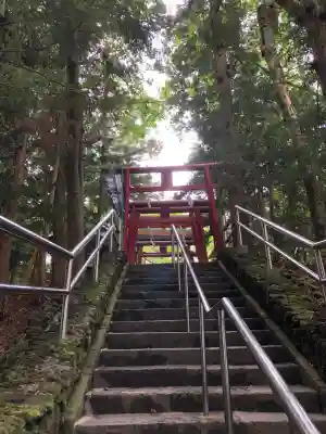 新屋山神社の{uncategorized: "未分類", other: "その他", undefined: "問題あり", building: "その他建物", grave: "お墓", sacred_gate: "鳥居", guardian: "狛犬", statue: "像", buddha: "仏像", history: "歴史", nature: "自然", garden: "庭園", animal: "動物", pagoda: "塔", temizu: "手水舎", mountain_gate: "山門・神門", sanctuary: "本殿・本堂", subordinate: "末社・摂社", art: "芸術", scenery: "景色", jizo: "地蔵", ema: "絵馬", goshuin: "御朱印", omikuji: "おみくじ", items: "授与品その他", amulet: "お守り", goshuincho: "御朱印帳", eats: "食事", festival: "お祭り", votive_dance: "神楽", shichigosan: "七五三参", wedding: "結婚式", experience: "体験その他", initially: "初詣", around: "周辺", anti_infection: "感染症対策"}