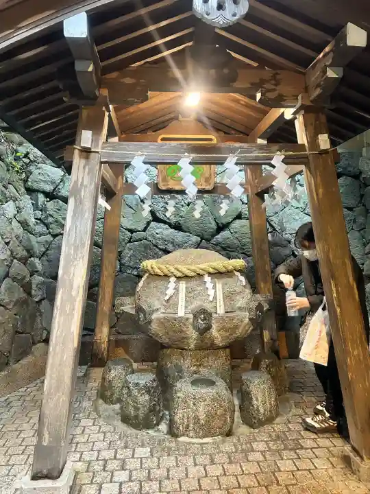 狭井坐大神荒魂神社(狭井神社)の{uncategorized: "未分類", other: "その他", undefined: "問題あり", building: "その他建物", grave: "お墓", sacred_gate: "鳥居", guardian: "狛犬", statue: "像", buddha: "仏像", history: "歴史", nature: "自然", garden: "庭園", animal: "動物", pagoda: "塔", temizu: "手水舎", mountain_gate: "山門・神門", sanctuary: "本殿・本堂", subordinate: "末社・摂社", art: "芸術", scenery: "景色", jizo: "地蔵", ema: "絵馬", goshuin: "御朱印", omikuji: "おみくじ", items: "授与品その他", amulet: "お守り", goshuincho: "御朱印帳", eats: "食事", festival: "お祭り", votive_dance: "神楽", shichigosan: "七五三参", wedding: "結婚式", experience: "体験その他", initially: "初詣", around: "周辺", anti_infection: "感染症対策"}