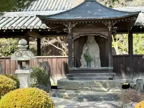 粉河寺の{uncategorized: "未分類", other: "その他", undefined: "問題あり", building: "その他建物", grave: "お墓", sacred_gate: "鳥居", guardian: "狛犬", statue: "像", buddha: "仏像", history: "歴史", nature: "自然", garden: "庭園", animal: "動物", pagoda: "塔", temizu: "手水舎", mountain_gate: "山門・神門", sanctuary: "本殿・本堂", subordinate: "末社・摂社", art: "芸術", scenery: "景色", jizo: "地蔵", ema: "絵馬", goshuin: "御朱印", omikuji: "おみくじ", items: "授与品その他", amulet: "お守り", goshuincho: "御朱印帳", eats: "食事", festival: "お祭り", votive_dance: "神楽", shichigosan: "七五三参", wedding: "結婚式", experience: "体験その他", initially: "初詣", around: "周辺", anti_infection: "感染症対策"}