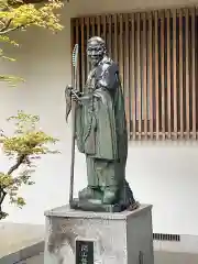 薬師院の像