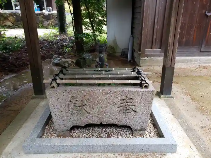 三所神社の手水舎