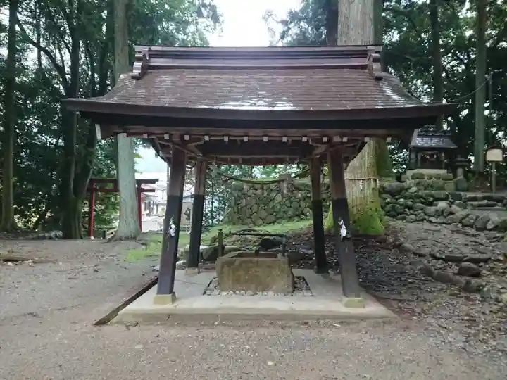 諏訪神社の手水舎