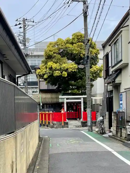 馬場子育稲荷神社の{uncategorized: "未分類", other: "その他", undefined: "問題あり", building: "その他建物", grave: "お墓", sacred_gate: "鳥居", guardian: "狛犬", statue: "像", buddha: "仏像", history: "歴史", nature: "自然", garden: "庭園", animal: "動物", pagoda: "塔", temizu: "手水舎", mountain_gate: "山門・神門", sanctuary: "本殿・本堂", subordinate: "末社・摂社", art: "芸術", scenery: "景色", jizo: "地蔵", ema: "絵馬", goshuin: "御朱印", omikuji: "おみくじ", items: "授与品その他", amulet: "お守り", goshuincho: "御朱印帳", eats: "食事", festival: "お祭り", votive_dance: "神楽", shichigosan: "七五三参", wedding: "結婚式", experience: "体験その他", initially: "初詣", around: "周辺", anti_infection: "感染症対策"}