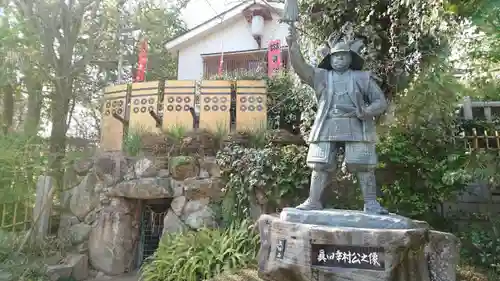 豊國神社の像