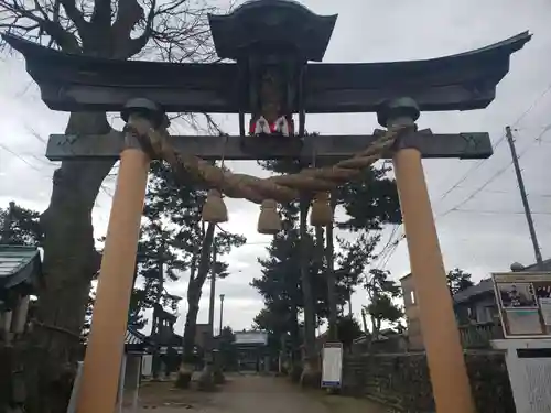  放生津八幡宮の鳥居