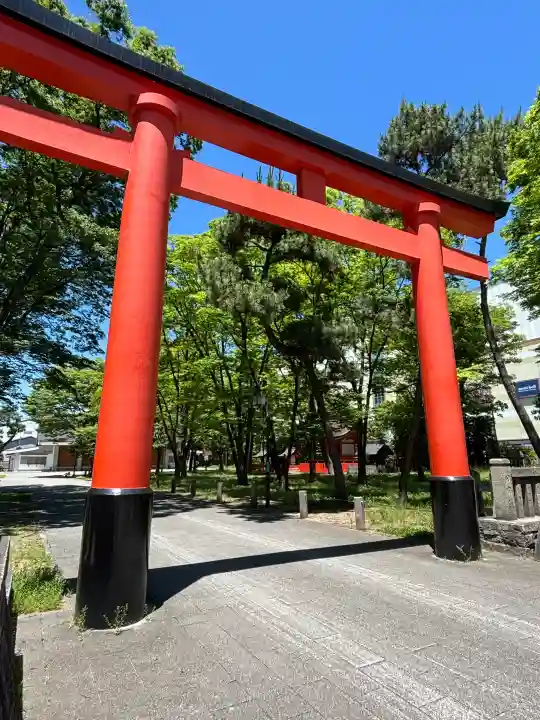 伏見稲荷大社御旅所の{uncategorized: "未分類", other: "その他", undefined: "問題あり", building: "その他建物", grave: "お墓", sacred_gate: "鳥居", guardian: "狛犬", statue: "像", buddha: "仏像", history: "歴史", nature: "自然", garden: "庭園", animal: "動物", pagoda: "塔", temizu: "手水舎", mountain_gate: "山門・神門", sanctuary: "本殿・本堂", subordinate: "末社・摂社", art: "芸術", scenery: "景色", jizo: "地蔵", ema: "絵馬", goshuin: "御朱印", omikuji: "おみくじ", items: "授与品その他", amulet: "お守り", goshuincho: "御朱印帳", eats: "食事", festival: "お祭り", votive_dance: "神楽", shichigosan: "七五三参", wedding: "結婚式", experience: "体験その他", initially: "初詣", around: "周辺", anti_infection: "感染症対策"}