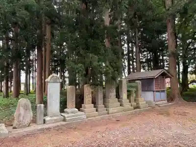 三輪神社の{uncategorized: "未分類", other: "その他", undefined: "問題あり", building: "その他建物", grave: "お墓", sacred_gate: "鳥居", guardian: "狛犬", statue: "像", buddha: "仏像", history: "歴史", nature: "自然", garden: "庭園", animal: "動物", pagoda: "塔", temizu: "手水舎", mountain_gate: "山門・神門", sanctuary: "本殿・本堂", subordinate: "末社・摂社", art: "芸術", scenery: "景色", jizo: "地蔵", ema: "絵馬", goshuin: "御朱印", omikuji: "おみくじ", items: "授与品その他", amulet: "お守り", goshuincho: "御朱印帳", eats: "食事", festival: "お祭り", votive_dance: "神楽", shichigosan: "七五三参", wedding: "結婚式", experience: "体験その他", initially: "初詣", around: "周辺", anti_infection: "感染症対策"}