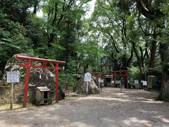 母智丘神社の末社・摂社