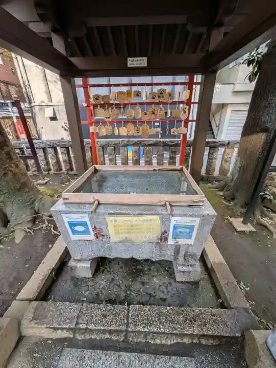 恵比寿神社の{uncategorized: "未分類", other: "その他", undefined: "問題あり", building: "その他建物", grave: "お墓", sacred_gate: "鳥居", guardian: "狛犬", statue: "像", buddha: "仏像", history: "歴史", nature: "自然", garden: "庭園", animal: "動物", pagoda: "塔", temizu: "手水舎", mountain_gate: "山門・神門", sanctuary: "本殿・本堂", subordinate: "末社・摂社", art: "芸術", scenery: "景色", jizo: "地蔵", ema: "絵馬", goshuin: "御朱印", omikuji: "おみくじ", items: "授与品その他", amulet: "お守り", goshuincho: "御朱印帳", eats: "食事", festival: "お祭り", votive_dance: "神楽", shichigosan: "七五三参", wedding: "結婚式", experience: "体験その他", initially: "初詣", around: "周辺", anti_infection: "感染症対策"}