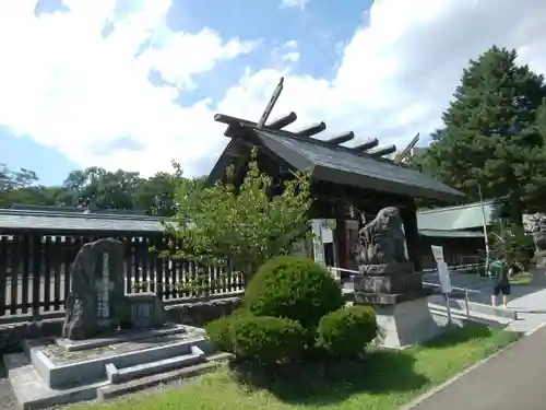 札幌護國神社の山門