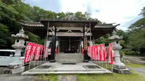 清滝寺の本殿