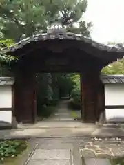 圓徳院の山門