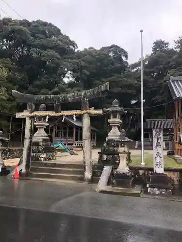 往馬坐伊古麻都比古神社の鳥居