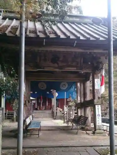 清水山見瀧寺宝地院の山門