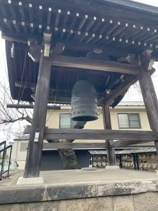 與楽寺の{uncategorized: "未分類", other: "その他", undefined: "問題あり", building: "その他建物", grave: "お墓", sacred_gate: "鳥居", guardian: "狛犬", statue: "像", buddha: "仏像", history: "歴史", nature: "自然", garden: "庭園", animal: "動物", pagoda: "塔", temizu: "手水舎", mountain_gate: "山門・神門", sanctuary: "本殿・本堂", subordinate: "末社・摂社", art: "芸術", scenery: "景色", jizo: "地蔵", ema: "絵馬", goshuin: "御朱印", omikuji: "おみくじ", items: "授与品その他", amulet: "お守り", goshuincho: "御朱印帳", eats: "食事", festival: "お祭り", votive_dance: "神楽", shichigosan: "七五三参", wedding: "結婚式", experience: "体験その他", initially: "初詣", around: "周辺", anti_infection: "感染症対策"}