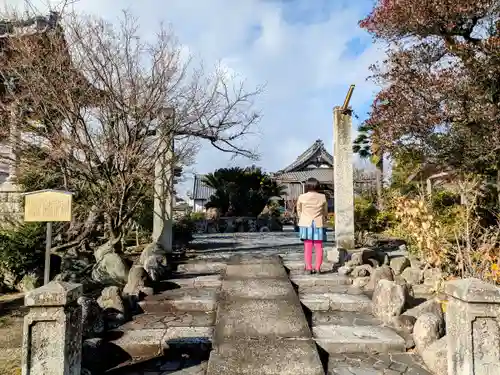 光明寺の山門