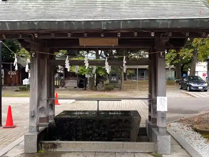 鳥海月山両所宮の手水舎