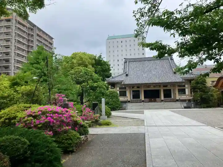 霊巌寺の{uncategorized: "未分類", other: "その他", undefined: "問題あり", building: "その他建物", grave: "お墓", sacred_gate: "鳥居", guardian: "狛犬", statue: "像", buddha: "仏像", history: "歴史", nature: "自然", garden: "庭園", animal: "動物", pagoda: "塔", temizu: "手水舎", mountain_gate: "山門・神門", sanctuary: "本殿・本堂", subordinate: "末社・摂社", art: "芸術", scenery: "景色", jizo: "地蔵", ema: "絵馬", goshuin: "御朱印", omikuji: "おみくじ", items: "授与品その他", amulet: "お守り", goshuincho: "御朱印帳", eats: "食事", festival: "お祭り", votive_dance: "神楽", shichigosan: "七五三参", wedding: "結婚式", experience: "体験その他", initially: "初詣", around: "周辺", anti_infection: "感染症対策"}