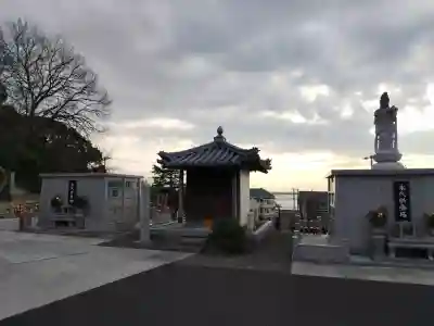 梅津寺の{uncategorized: "未分類", other: "その他", undefined: "問題あり", building: "その他建物", grave: "お墓", sacred_gate: "鳥居", guardian: "狛犬", statue: "像", buddha: "仏像", history: "歴史", nature: "自然", garden: "庭園", animal: "動物", pagoda: "塔", temizu: "手水舎", mountain_gate: "山門・神門", sanctuary: "本殿・本堂", subordinate: "末社・摂社", art: "芸術", scenery: "景色", jizo: "地蔵", ema: "絵馬", goshuin: "御朱印", omikuji: "おみくじ", items: "授与品その他", amulet: "お守り", goshuincho: "御朱印帳", eats: "食事", festival: "お祭り", votive_dance: "神楽", shichigosan: "七五三参", wedding: "結婚式", experience: "体験その他", initially: "初詣", around: "周辺", anti_infection: "感染症対策"}
