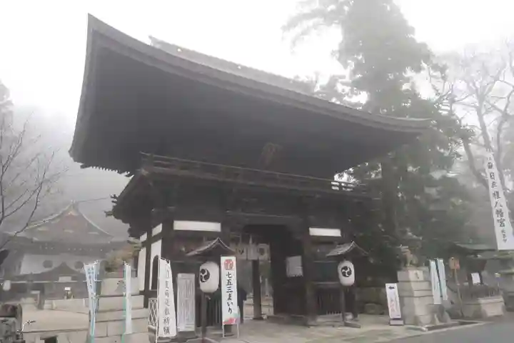 日牟禮八幡宮の山門・神門