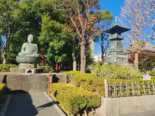 浅草寺の{uncategorized: "未分類", other: "その他", undefined: "問題あり", building: "その他建物", grave: "お墓", sacred_gate: "鳥居", guardian: "狛犬", statue: "像", buddha: "仏像", history: "歴史", nature: "自然", garden: "庭園", animal: "動物", pagoda: "塔", temizu: "手水舎", mountain_gate: "山門・神門", sanctuary: "本殿・本堂", subordinate: "末社・摂社", art: "芸術", scenery: "景色", jizo: "地蔵", ema: "絵馬", goshuin: "御朱印", omikuji: "おみくじ", items: "授与品その他", amulet: "お守り", goshuincho: "御朱印帳", eats: "食事", festival: "お祭り", votive_dance: "神楽", shichigosan: "七五三参", wedding: "結婚式", experience: "体験その他", initially: "初詣", around: "周辺", anti_infection: "感染症対策"}