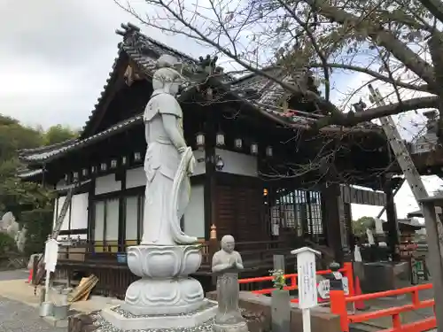 郷照寺の本殿