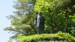 春日山神社の像