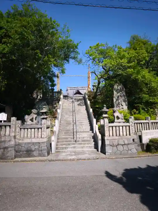 龍神社の{uncategorized: "未分類", other: "その他", undefined: "問題あり", building: "その他建物", grave: "お墓", sacred_gate: "鳥居", guardian: "狛犬", statue: "像", buddha: "仏像", history: "歴史", nature: "自然", garden: "庭園", animal: "動物", pagoda: "塔", temizu: "手水舎", mountain_gate: "山門・神門", sanctuary: "本殿・本堂", subordinate: "末社・摂社", art: "芸術", scenery: "景色", jizo: "地蔵", ema: "絵馬", goshuin: "御朱印", omikuji: "おみくじ", items: "授与品その他", amulet: "お守り", goshuincho: "御朱印帳", eats: "食事", festival: "お祭り", votive_dance: "神楽", shichigosan: "七五三参", wedding: "結婚式", experience: "体験その他", initially: "初詣", around: "周辺", anti_infection: "感染症対策"}
