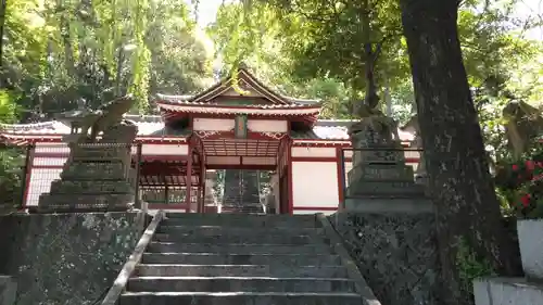 八幡鶴市神社の山門