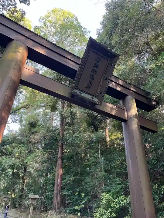 石上神宮の{uncategorized: "未分類", other: "その他", undefined: "問題あり", building: "その他建物", grave: "お墓", sacred_gate: "鳥居", guardian: "狛犬", statue: "像", buddha: "仏像", history: "歴史", nature: "自然", garden: "庭園", animal: "動物", pagoda: "塔", temizu: "手水舎", mountain_gate: "山門・神門", sanctuary: "本殿・本堂", subordinate: "末社・摂社", art: "芸術", scenery: "景色", jizo: "地蔵", ema: "絵馬", goshuin: "御朱印", omikuji: "おみくじ", items: "授与品その他", amulet: "お守り", goshuincho: "御朱印帳", eats: "食事", festival: "お祭り", votive_dance: "神楽", shichigosan: "七五三参", wedding: "結婚式", experience: "体験その他", initially: "初詣", around: "周辺", anti_infection: "感染症対策"}
