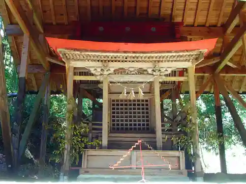 白山神社の本殿