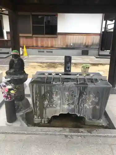 普門寺の手水舎
