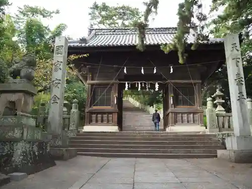 琴彈八幡宮の山門