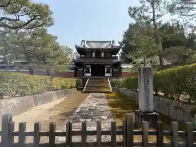 建仁寺（建仁禅寺）の{uncategorized: "未分類", other: "その他", undefined: "問題あり", building: "その他建物", grave: "お墓", sacred_gate: "鳥居", guardian: "狛犬", statue: "像", buddha: "仏像", history: "歴史", nature: "自然", garden: "庭園", animal: "動物", pagoda: "塔", temizu: "手水舎", mountain_gate: "山門・神門", sanctuary: "本殿・本堂", subordinate: "末社・摂社", art: "芸術", scenery: "景色", jizo: "地蔵", ema: "絵馬", goshuin: "御朱印", omikuji: "おみくじ", items: "授与品その他", amulet: "お守り", goshuincho: "御朱印帳", eats: "食事", festival: "お祭り", votive_dance: "神楽", shichigosan: "七五三参", wedding: "結婚式", experience: "体験その他", initially: "初詣", around: "周辺", anti_infection: "感染症対策"}