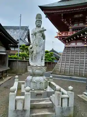 慶龍寺の{uncategorized: "未分類", other: "その他", undefined: "問題あり", building: "その他建物", grave: "お墓", sacred_gate: "鳥居", guardian: "狛犬", statue: "像", buddha: "仏像", history: "歴史", nature: "自然", garden: "庭園", animal: "動物", pagoda: "塔", temizu: "手水舎", mountain_gate: "山門・神門", sanctuary: "本殿・本堂", subordinate: "末社・摂社", art: "芸術", scenery: "景色", jizo: "地蔵", ema: "絵馬", goshuin: "御朱印", omikuji: "おみくじ", items: "授与品その他", amulet: "お守り", goshuincho: "御朱印帳", eats: "食事", festival: "お祭り", votive_dance: "神楽", shichigosan: "七五三参", wedding: "結婚式", experience: "体験その他", initially: "初詣", around: "周辺", anti_infection: "感染症対策"}