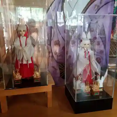 元稲田神社の像