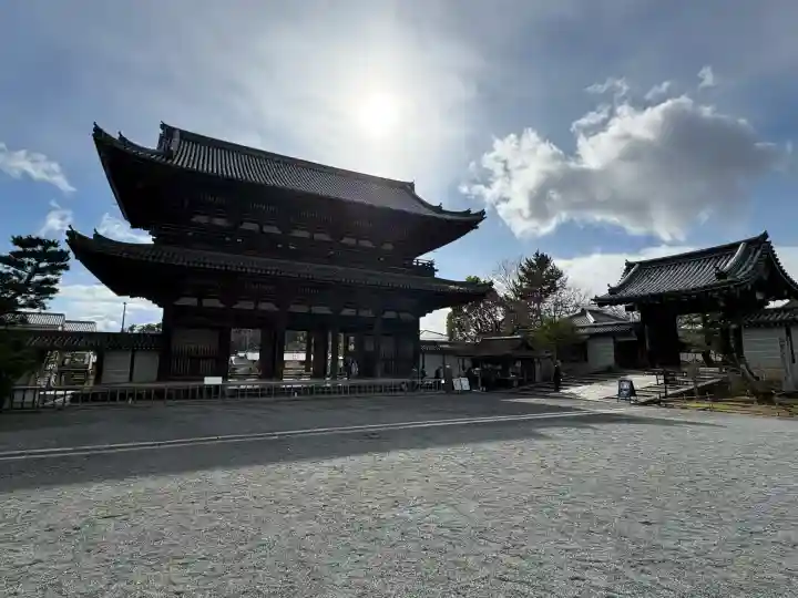 仁和寺の{uncategorized: "未分類", other: "その他", undefined: "問題あり", building: "その他建物", grave: "お墓", sacred_gate: "鳥居", guardian: "狛犬", statue: "像", buddha: "仏像", history: "歴史", nature: "自然", garden: "庭園", animal: "動物", pagoda: "塔", temizu: "手水舎", mountain_gate: "山門・神門", sanctuary: "本殿・本堂", subordinate: "末社・摂社", art: "芸術", scenery: "景色", jizo: "地蔵", ema: "絵馬", goshuin: "御朱印", omikuji: "おみくじ", items: "授与品その他", amulet: "お守り", goshuincho: "御朱印帳", eats: "食事", festival: "お祭り", votive_dance: "神楽", shichigosan: "七五三参", wedding: "結婚式", experience: "体験その他", initially: "初詣", around: "周辺", anti_infection: "感染症対策"}