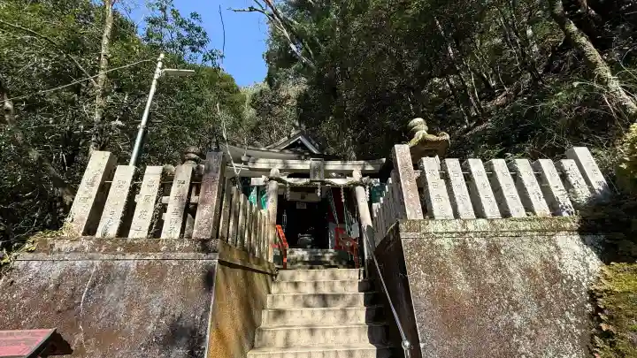 大本山七宝瀧寺の{uncategorized: "未分類", other: "その他", undefined: "問題あり", building: "その他建物", grave: "お墓", sacred_gate: "鳥居", guardian: "狛犬", statue: "像", buddha: "仏像", history: "歴史", nature: "自然", garden: "庭園", animal: "動物", pagoda: "塔", temizu: "手水舎", mountain_gate: "山門・神門", sanctuary: "本殿・本堂", subordinate: "末社・摂社", art: "芸術", scenery: "景色", jizo: "地蔵", ema: "絵馬", goshuin: "御朱印", omikuji: "おみくじ", items: "授与品その他", amulet: "お守り", goshuincho: "御朱印帳", eats: "食事", festival: "お祭り", votive_dance: "神楽", shichigosan: "七五三参", wedding: "結婚式", experience: "体験その他", initially: "初詣", around: "周辺", anti_infection: "感染症対策"}