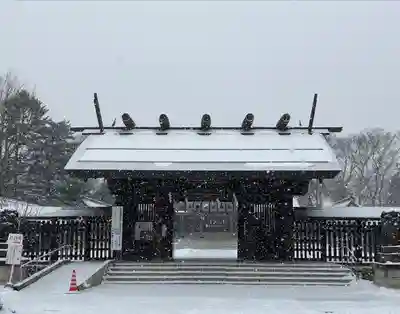 札幌護國神社の山門・神門