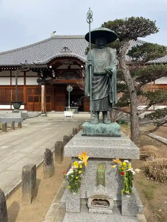 遍照院の{uncategorized: "未分類", other: "その他", undefined: "問題あり", building: "その他建物", grave: "お墓", sacred_gate: "鳥居", guardian: "狛犬", statue: "像", buddha: "仏像", history: "歴史", nature: "自然", garden: "庭園", animal: "動物", pagoda: "塔", temizu: "手水舎", mountain_gate: "山門・神門", sanctuary: "本殿・本堂", subordinate: "末社・摂社", art: "芸術", scenery: "景色", jizo: "地蔵", ema: "絵馬", goshuin: "御朱印", omikuji: "おみくじ", items: "授与品その他", amulet: "お守り", goshuincho: "御朱印帳", eats: "食事", festival: "お祭り", votive_dance: "神楽", shichigosan: "七五三参", wedding: "結婚式", experience: "体験その他", initially: "初詣", around: "周辺", anti_infection: "感染症対策"}