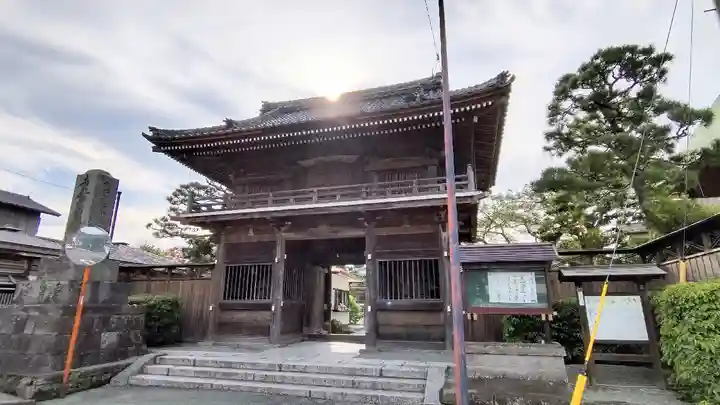 本覚寺の山門・神門