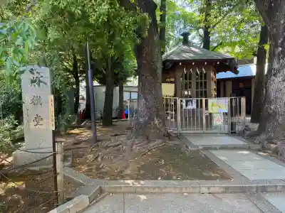 鳩森八幡神社の{uncategorized: "未分類", other: "その他", undefined: "問題あり", building: "その他建物", grave: "お墓", sacred_gate: "鳥居", guardian: "狛犬", statue: "像", buddha: "仏像", history: "歴史", nature: "自然", garden: "庭園", animal: "動物", pagoda: "塔", temizu: "手水舎", mountain_gate: "山門・神門", sanctuary: "本殿・本堂", subordinate: "末社・摂社", art: "芸術", scenery: "景色", jizo: "地蔵", ema: "絵馬", goshuin: "御朱印", omikuji: "おみくじ", items: "授与品その他", amulet: "お守り", goshuincho: "御朱印帳", eats: "食事", festival: "お祭り", votive_dance: "神楽", shichigosan: "七五三参", wedding: "結婚式", experience: "体験その他", initially: "初詣", around: "周辺", anti_infection: "感染症対策"}