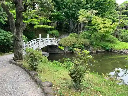 駒止稲荷神社の庭園