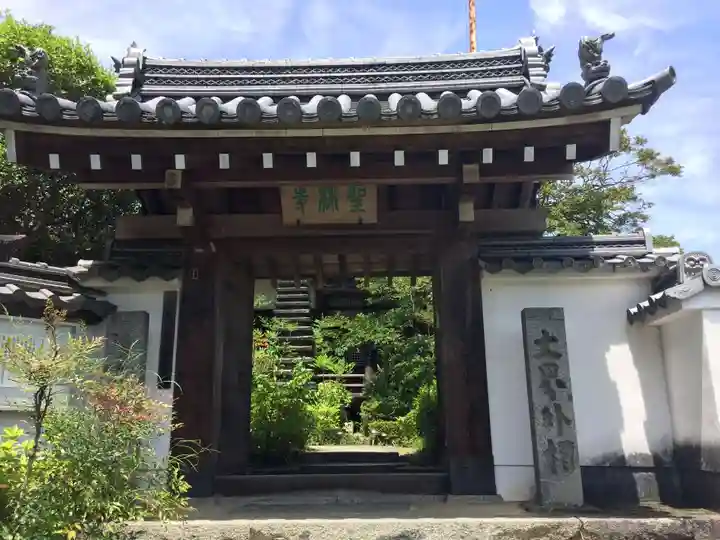 聖林寺の山門・神門