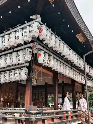 八坂神社(祇園さん)の{uncategorized: "未分類", other: "その他", undefined: "問題あり", building: "その他建物", grave: "お墓", sacred_gate: "鳥居", guardian: "狛犬", statue: "像", buddha: "仏像", history: "歴史", nature: "自然", garden: "庭園", animal: "動物", pagoda: "塔", temizu: "手水舎", mountain_gate: "山門・神門", sanctuary: "本殿・本堂", subordinate: "末社・摂社", art: "芸術", scenery: "景色", jizo: "地蔵", ema: "絵馬", goshuin: "御朱印", omikuji: "おみくじ", items: "授与品その他", amulet: "お守り", goshuincho: "御朱印帳", eats: "食事", festival: "お祭り", votive_dance: "神楽", shichigosan: "七五三参", wedding: "結婚式", experience: "体験その他", initially: "初詣", around: "周辺", anti_infection: "感染症対策"}