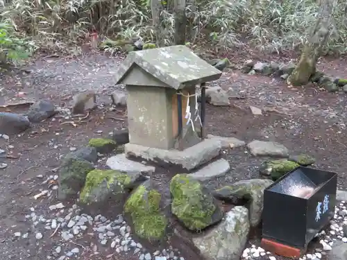 新屋山神社奥宮の末社